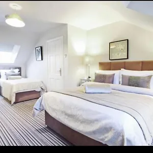 4* Couette-café Almara House